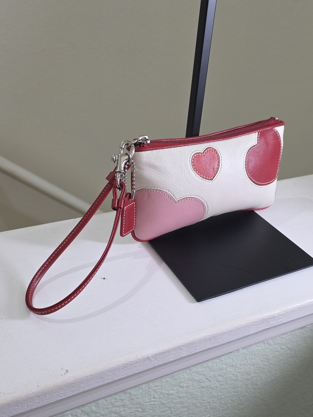 Coach Limited Edition Vintage Heart Leather Wristlet EUC - Picture 3 of 17